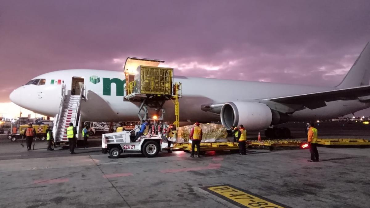 Llegan a México tres millones de vacunas para menores donadas por Canadá