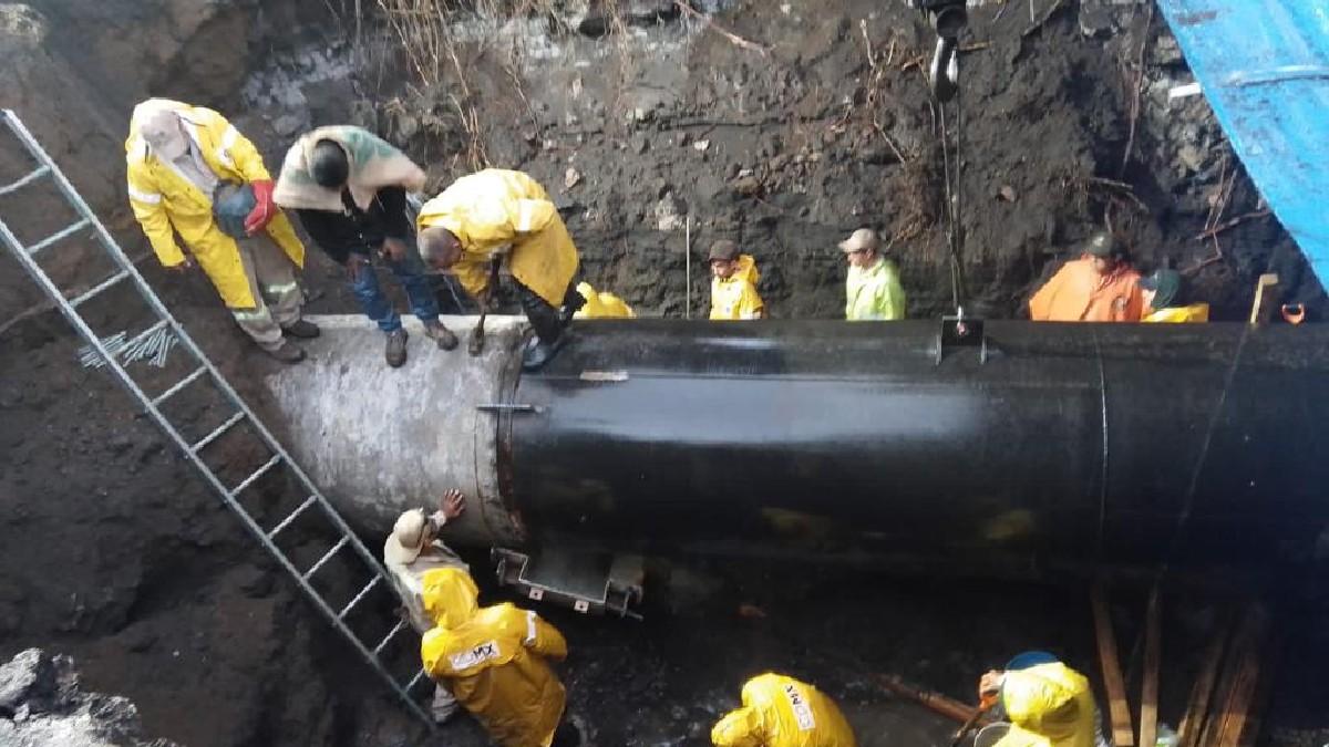 Mega fuga de agua en Iztapalapa: Concluyen sellado de tubería, el servicio será restablecido