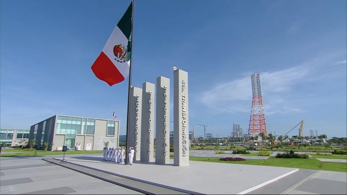 Secretarios de Estado, gobernadores, empresarios... presentes en la inauguración de Dos Bocas