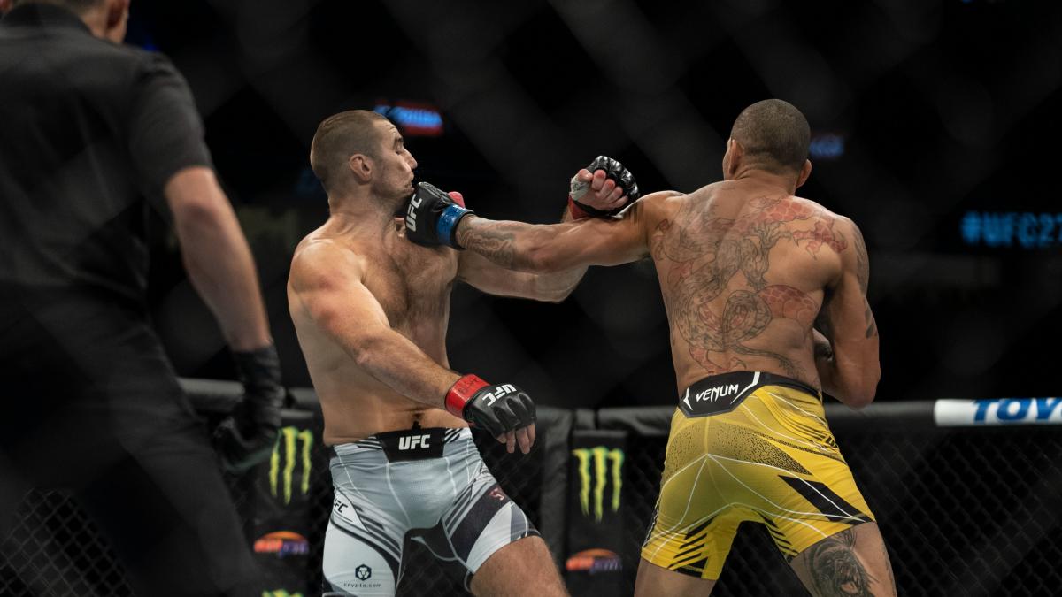 UFC 276 | VIDEO: ¡IMPRESIONANTE! Así fue el BRUTAL nocaut de Alex Pereira a Sean Strickland