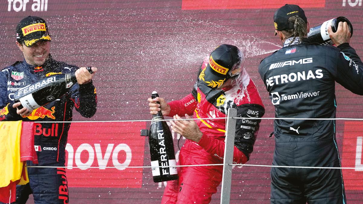 Remonta Checo y termina segundo en accidentada carrera