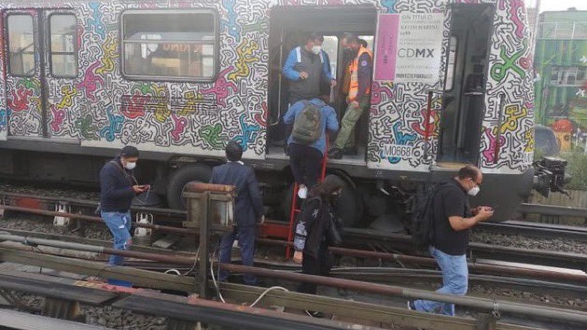 Metro CDMX: Por corto circuito suspenden servicio en la Línea 2 y desalojan a pasajeros