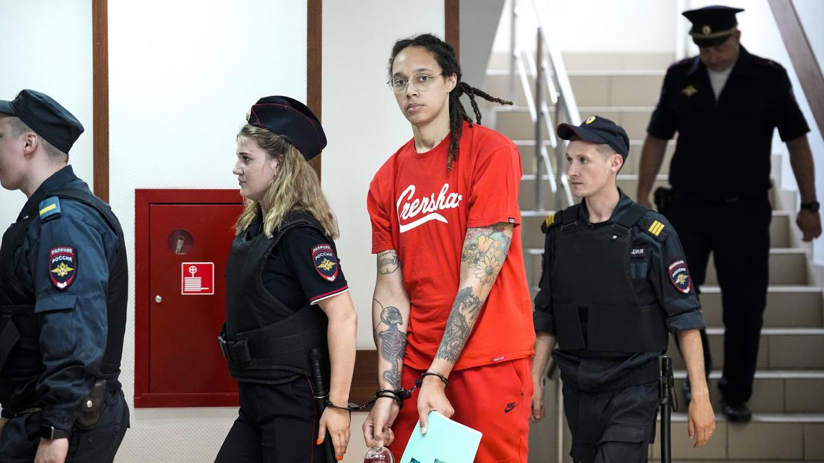 Basquetbolista estadounidense Brittney Griner se declara culpable por posesión de drogas en Rusia