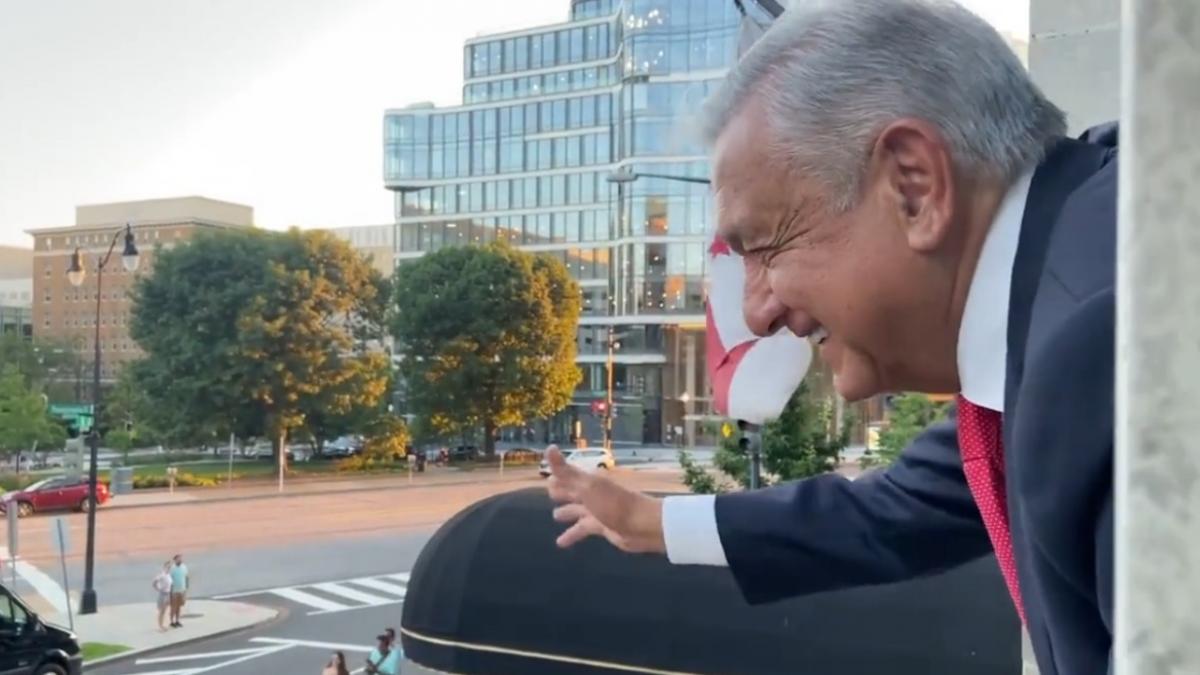 AMLO celebra con migrantes su visita en Washington; "me da mucho gusto verles", afirma