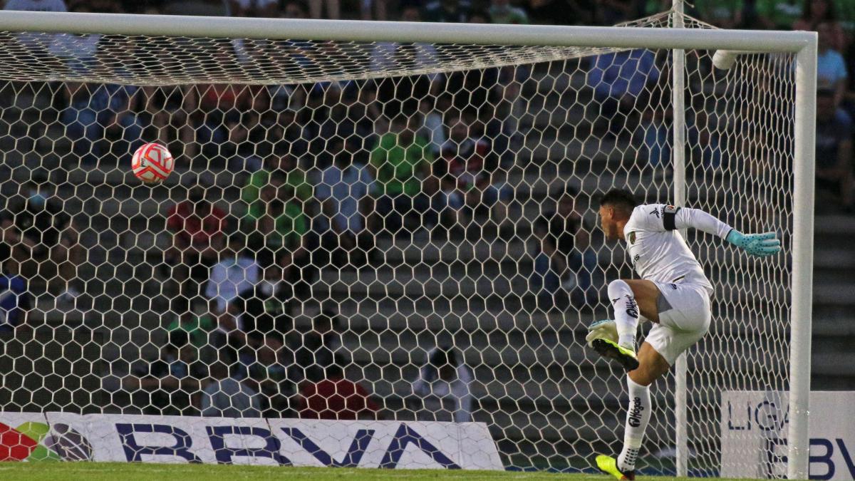 VIDEO: El garrafal oso de Alfredo Talavera en el duelo entre FC Juárez y Querétaro