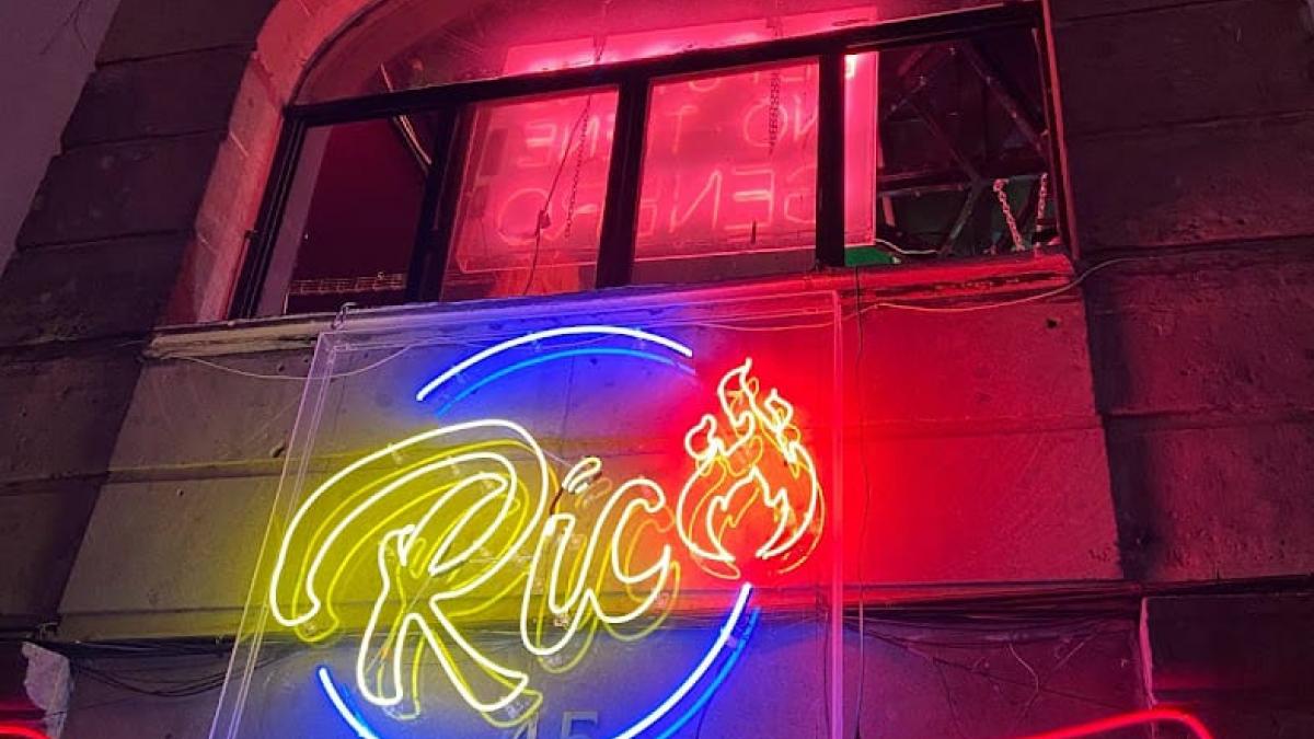 FGJ-CDMX investiga ataque a miembros de la comunidad LGBT+ afuera de bar Rico Club