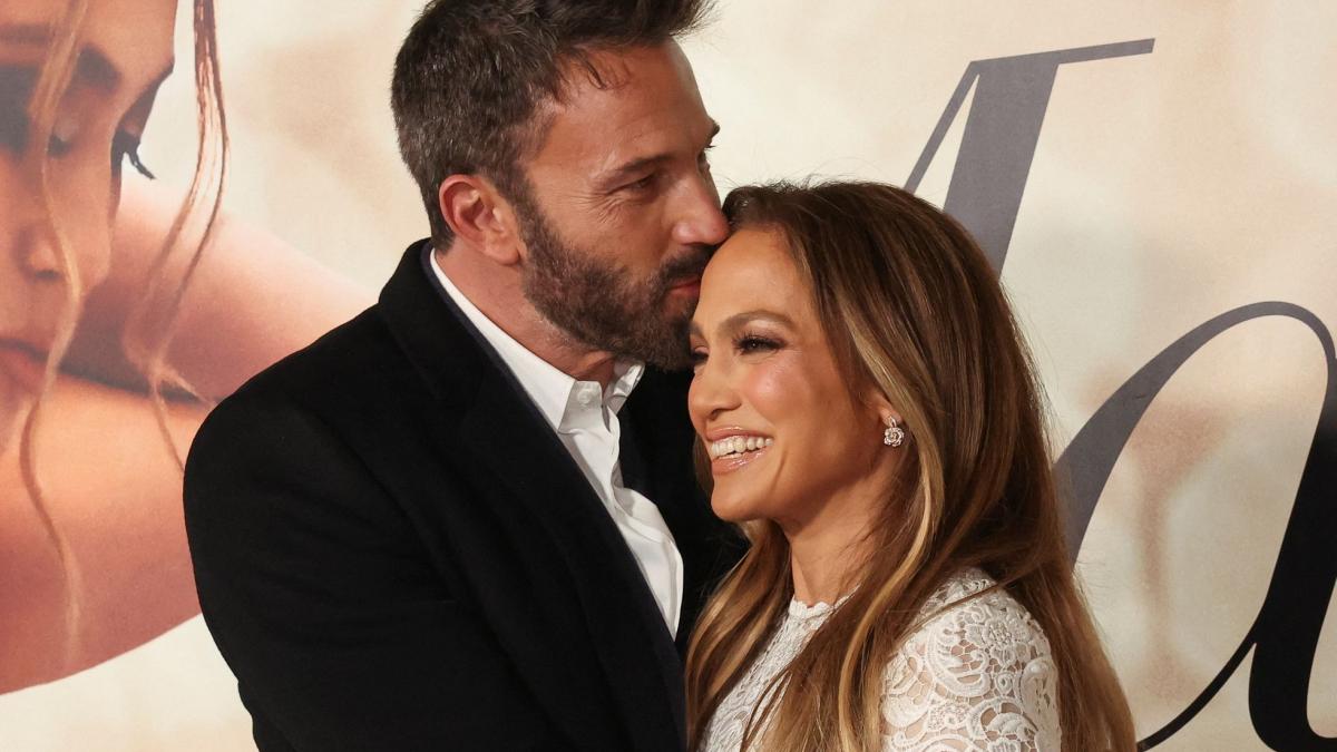 Así fue el vestido de novia de Jennifer López con el que se casó con Ben Affleck (VIDEO)