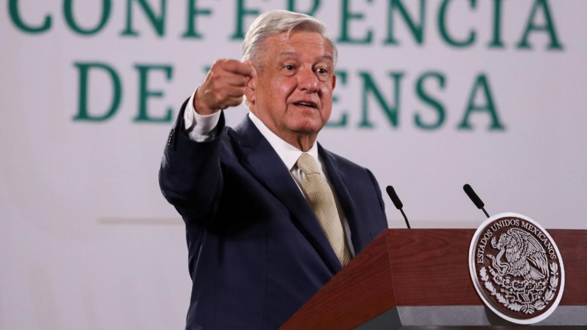 AMLO defiende al youtuber Hans Salazar