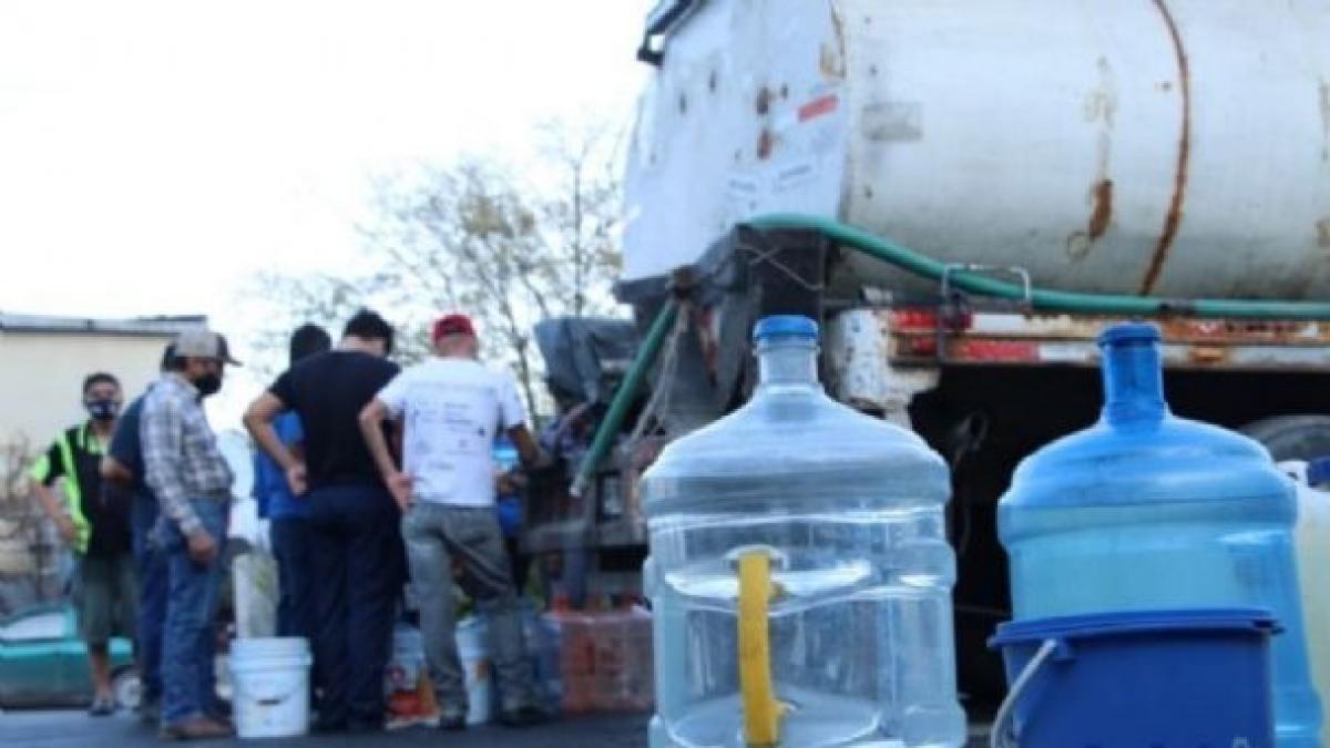 Destina Sedena 14 pipas para transportar agua a la zona conurbada de Monterrey