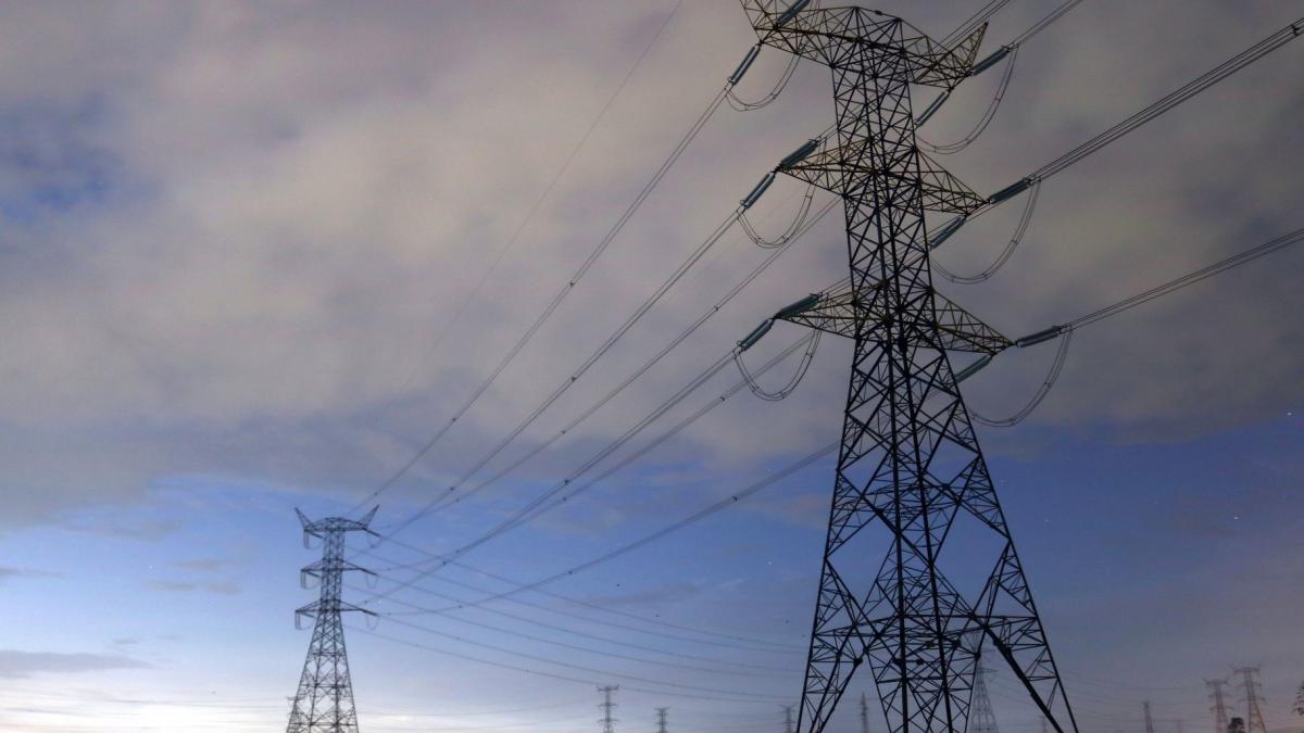 Sistema eléctrico abre la semana con dos alertas