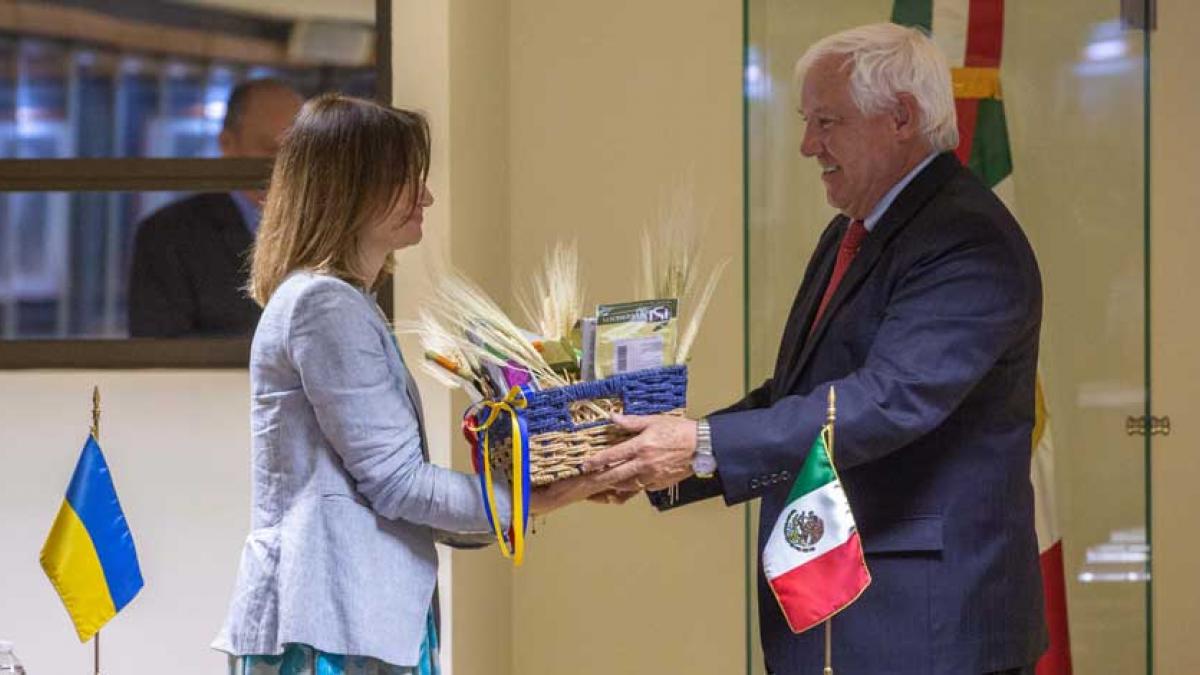 México dona a Ucrania semillas certificadas para el cultivo de 14 variedades de hortalizas y granos