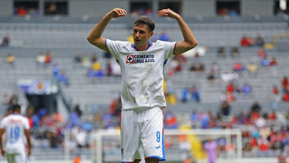 CRUZ AZUL: ¡De locos! Santiago Giménez se va, pero le deja una millonada a La Máquina