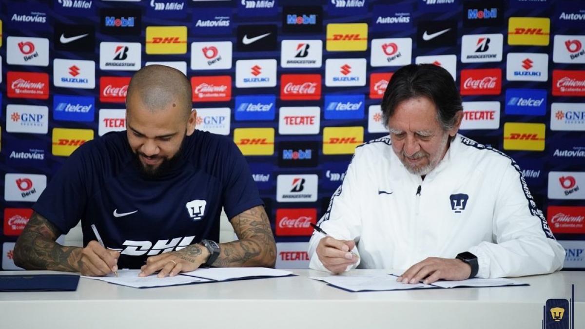 PUMAS: ¡Oficial! Dani Alves firma el contrato que lo liga con los universitarios