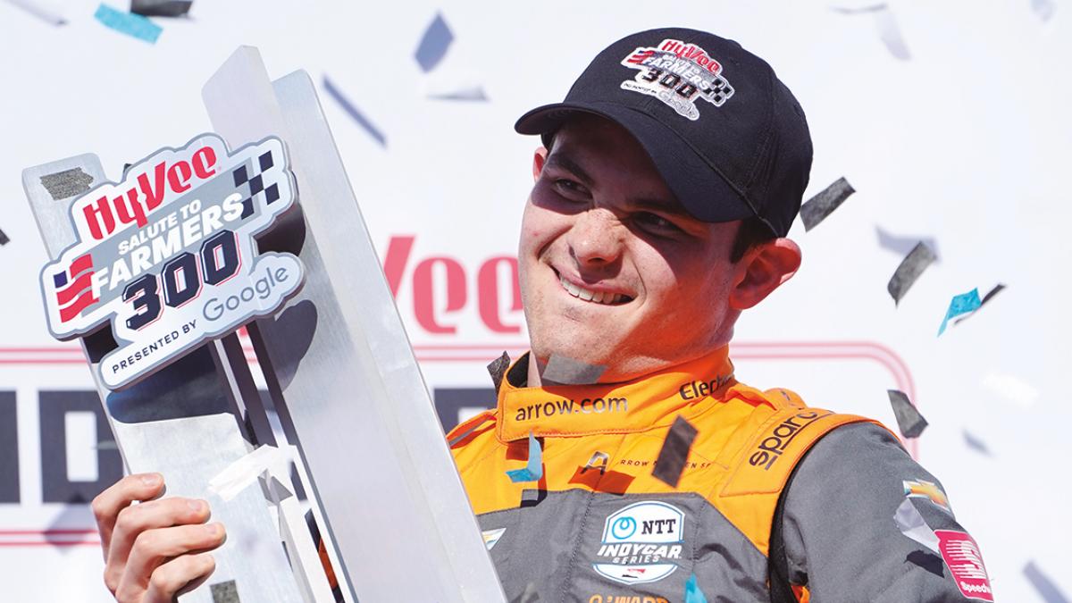 Pato O’Ward logra triunfo en la IndyCar