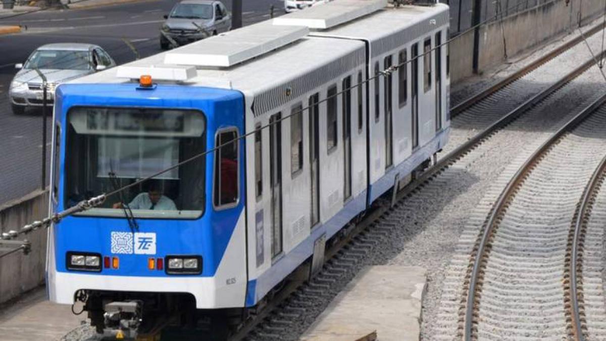 Xochimilco. Tren Ligero suspende servicio temporalmente por falla eléctrica; Metro presenta aglomeraciones