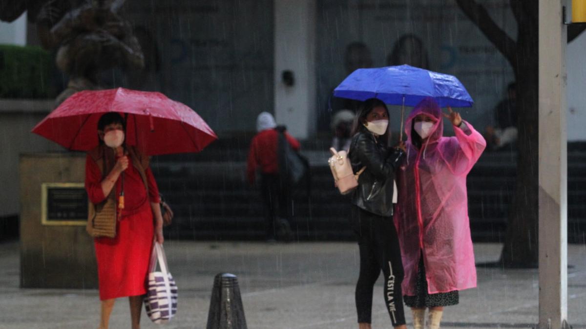 Prevén lluvias y chubascos para la tarde de este sábado en CDMX