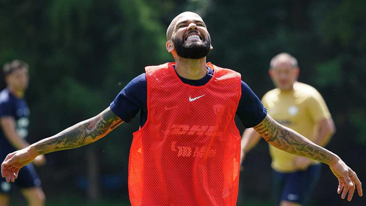 Dani Alves sale de titular en el duelo entre Pumas y Mazatlán en la Liga MX