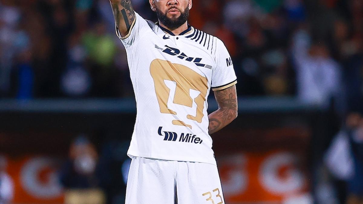 Debuta Dani Alves y salva a Pumas de derrota