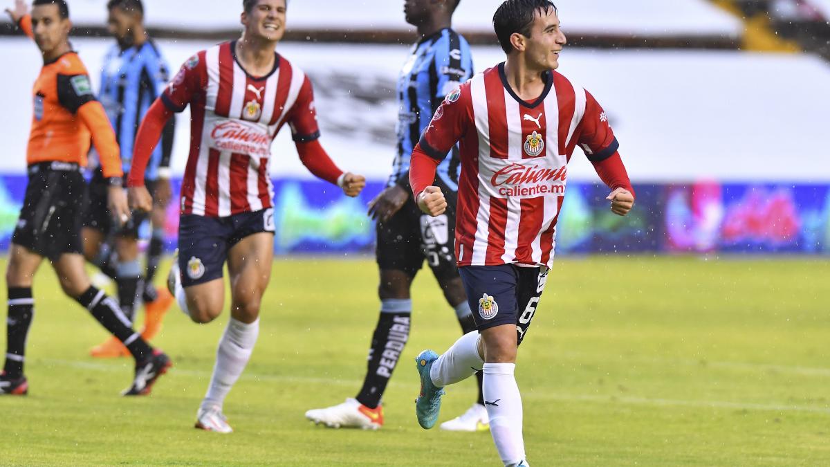 CHIVAS: Así festejó la familia de Sebastián Pérez su primer gol en la Liga MX (VIDEO)