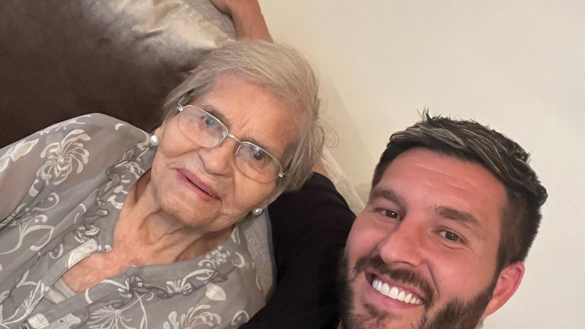 TIGRES: Gignac y su tierno gesto con una abuelita aficionada de los de la UANL