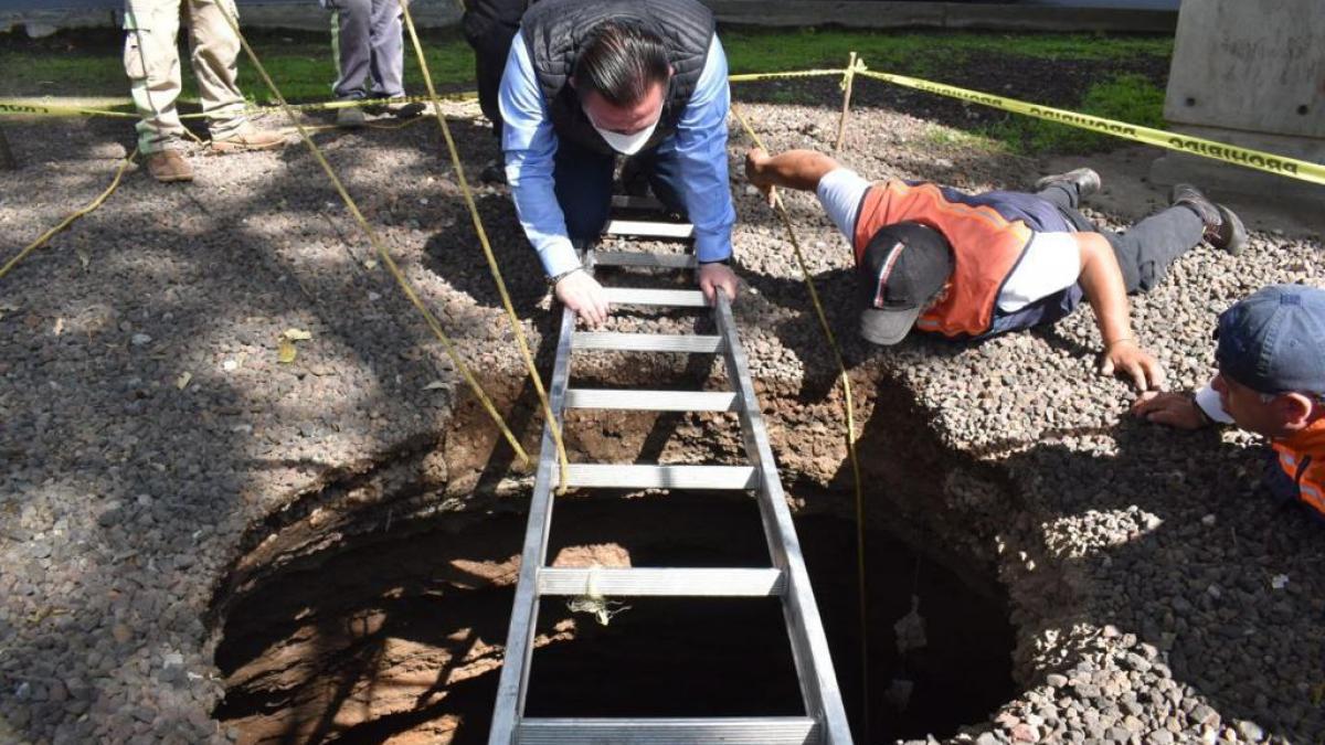 Se abre socavón de diez metros en San Jerónimo