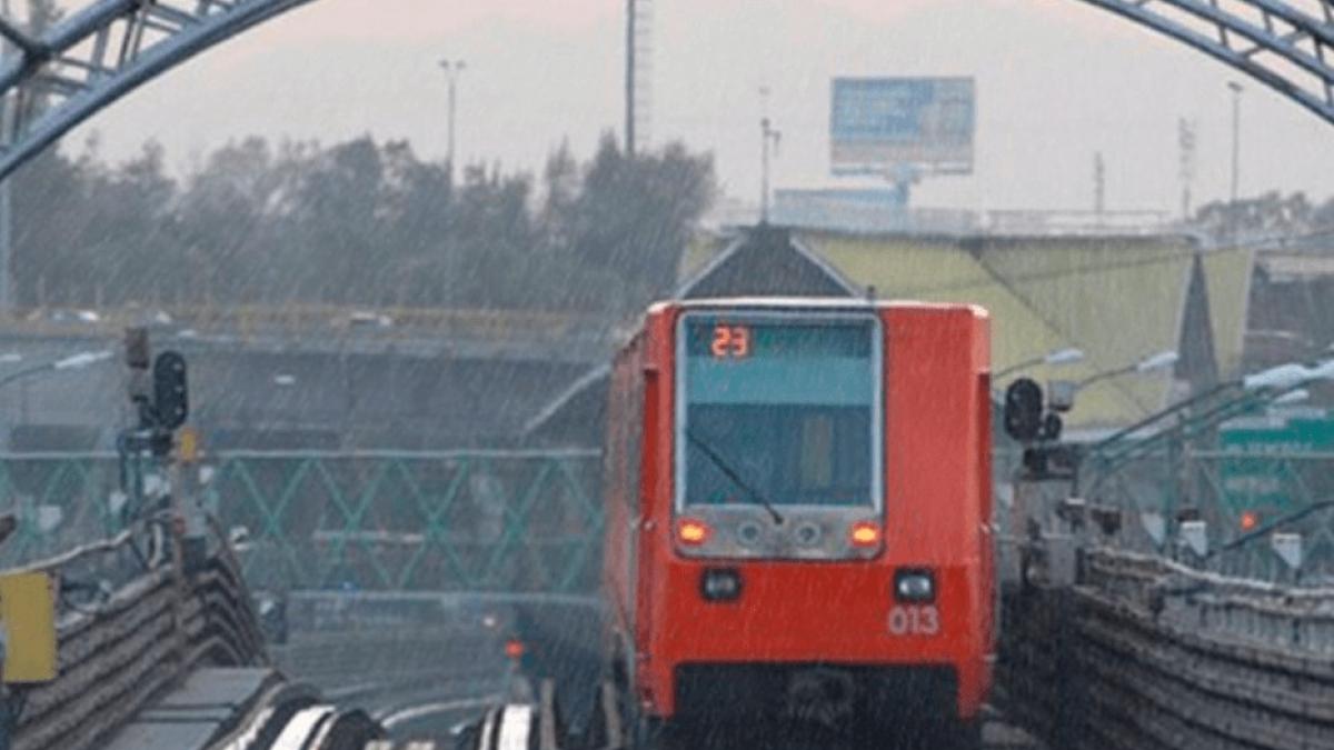 Metro tiene operación lenta por lluvia en CDMX