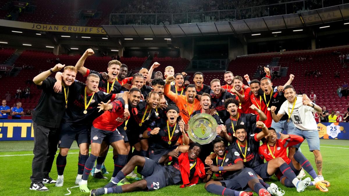 PSV y Erick Gutiérrez ganan la Supercopa de los Países Bajos a costa de Edson Álvarez y el Ajax