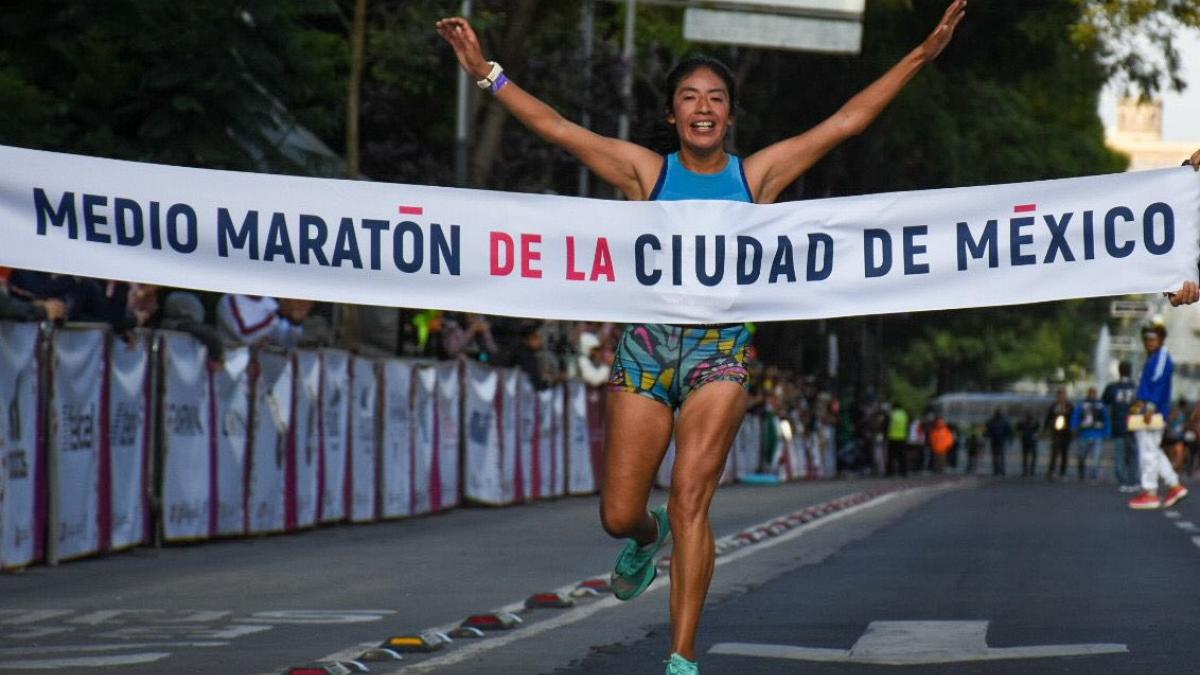 Mexicanos se imponen en el Medio Maratón CDMX