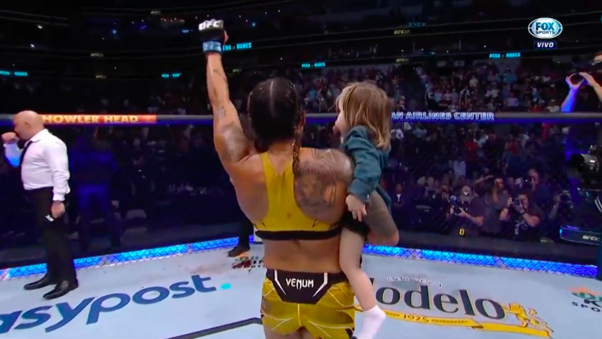 ​UFC277 | VIDEO: El tierno festejo de Amanda Nunes con su hija, tras su victoria ante Julianna Peña, que se volvió viral