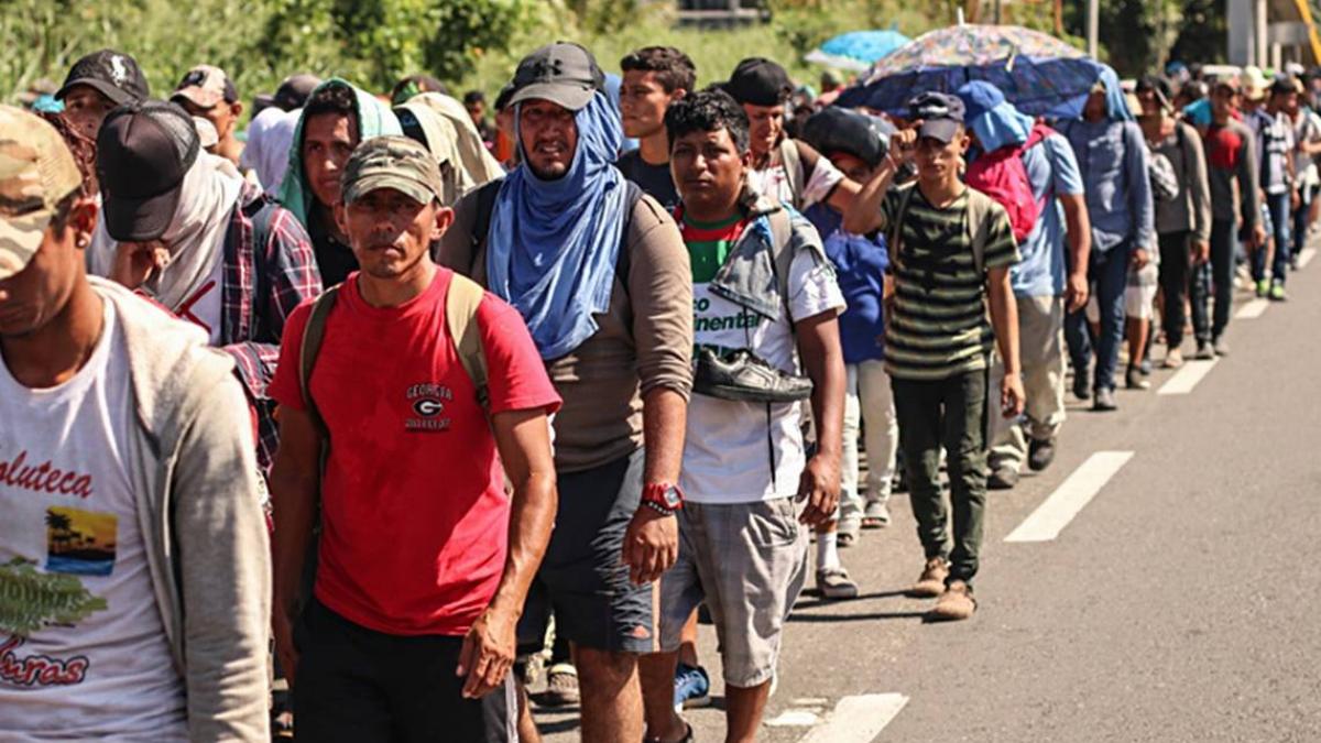 Arriba caravana migrante a Mapastepec, Chiapas