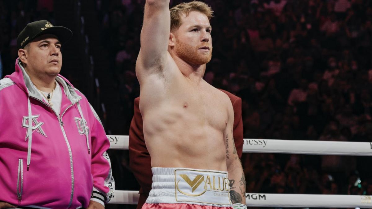 BOX: "Canelo" Álvarez presume entrenamiento con su pequeño hijo de tres años (VIDEO)