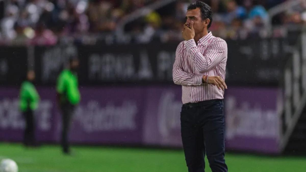 Ricardo Cadena deja dirección técnica de las Chivas