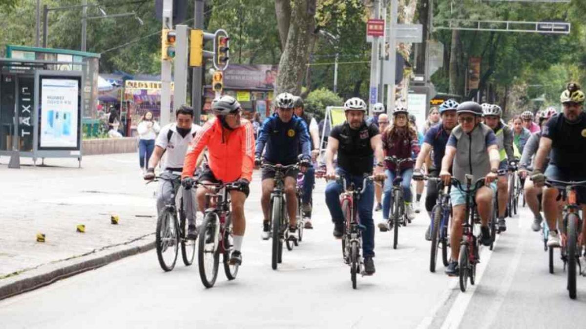 Mauricio Tabe inicia paseo dominical en bici por la alcaldía Miguel Hidalgo