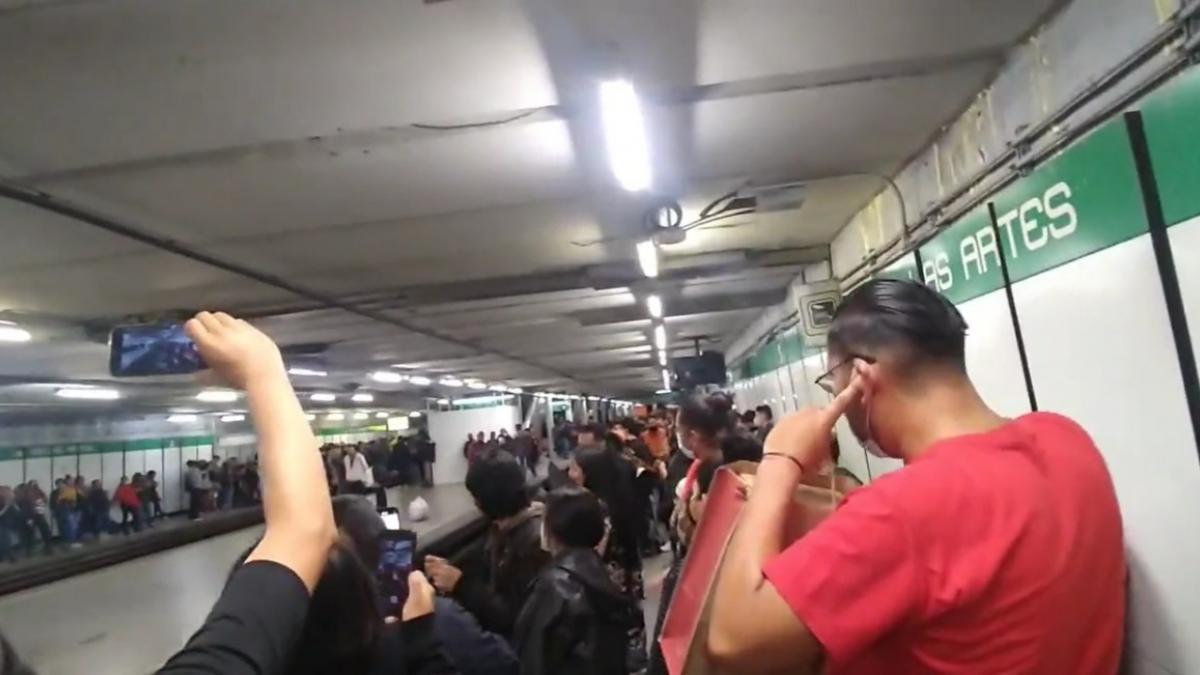 Metro CDMX: Usuarios cantan "Ni tú ni nadie" en estación Bellas Artes (VIDEO)