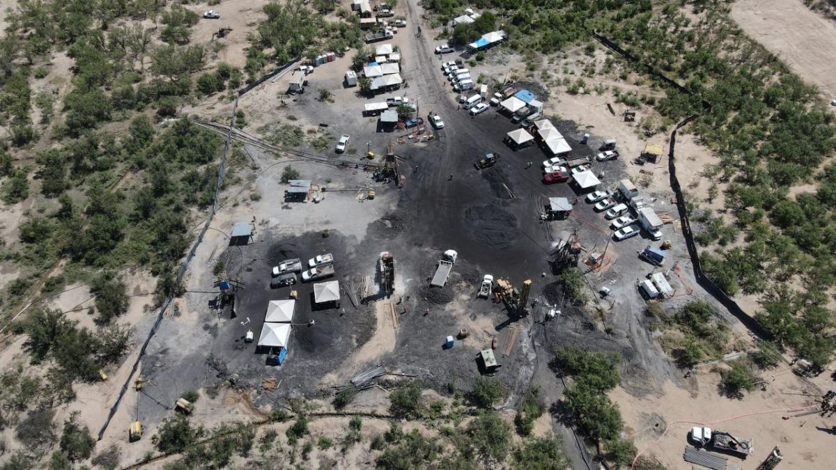 Mineros cumplen una semana atrapados en pozo carbonero