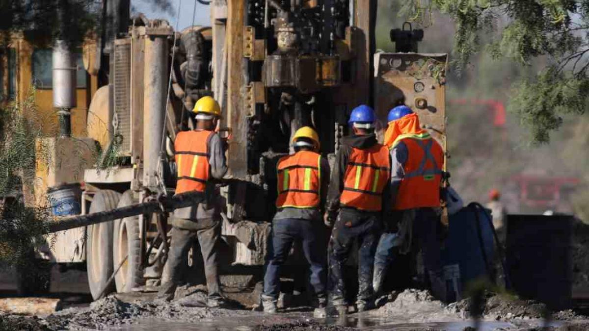 Rescatistas bajarán este jueves a pozo para hallar a mineros en Coahuila: Protección Civil