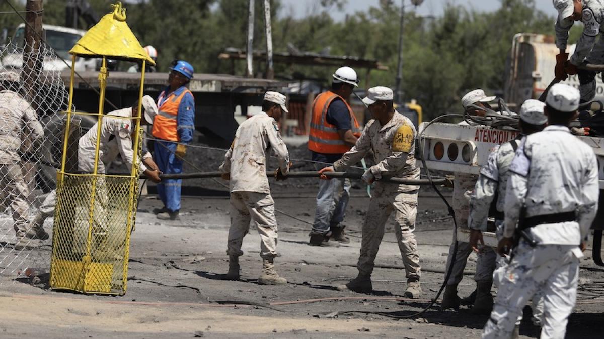 Entran a pozo... pero aún no hay condiciones para sacar a mineros