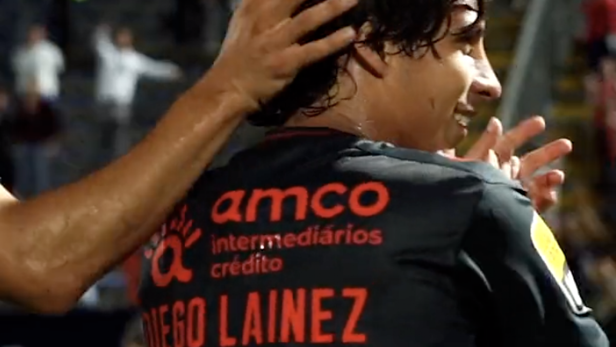 Diego Lainez: Compañeros y aficionados del Sporting Braga se rinden ante el mexicano (VIDEO)