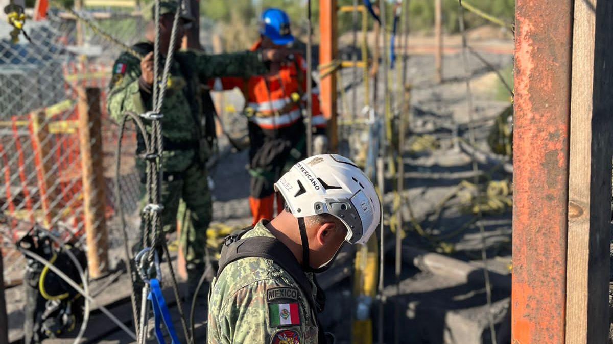 "No los vamos a abandonar", dice Laura Velázquez a familiares de mineros atrapados