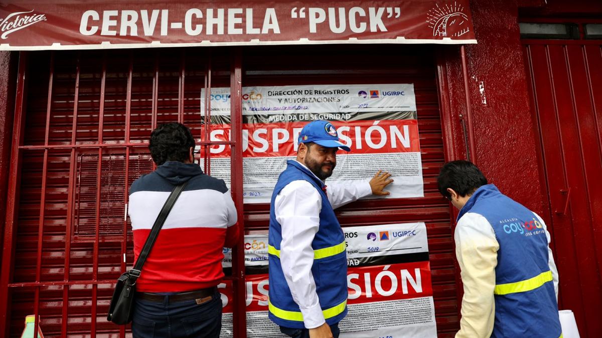 Cierran chelerías ilegales en el tianguis más grande de la alcaldía Coyoacán