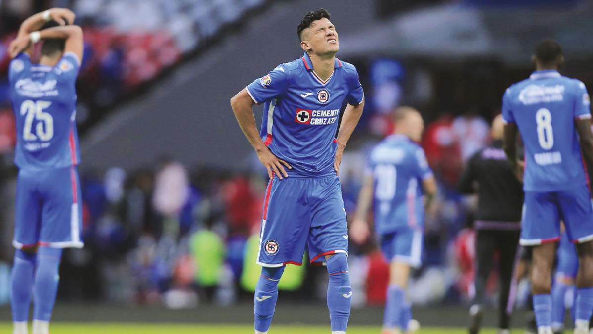 Con el VAR de protagonista, Cruz Azul pierde al 98’