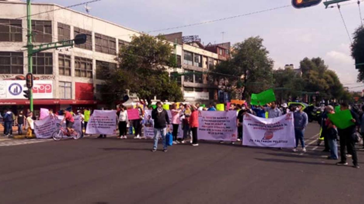 Exigen a Sandra Cuevas invertir en Mercado Hidalgo; locatarios cierran Eje Central