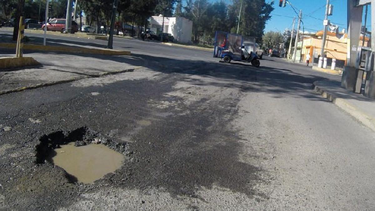 ¿Hay muchos topes o baches en CDMX? Provocan más emisiones y daños a coches