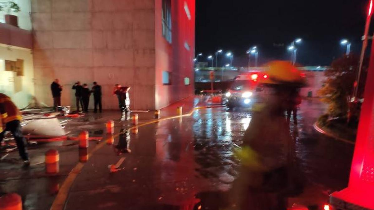 Por fuertes lluvias, cae plafón de Hospital del IMSS en Tecámac