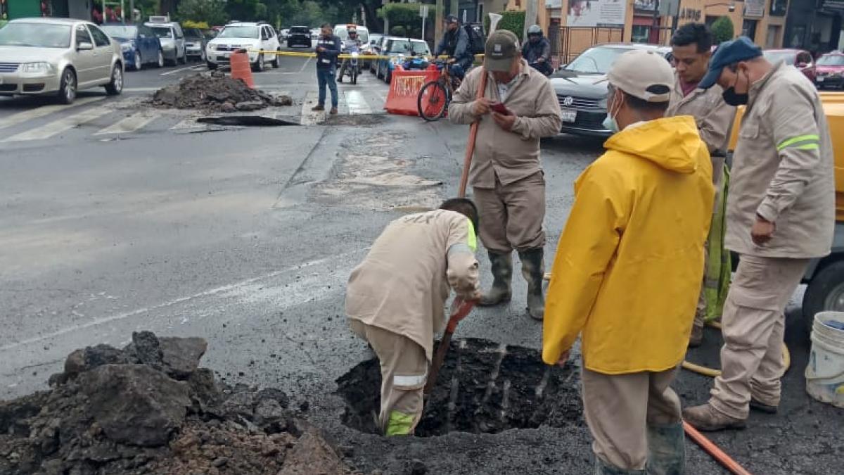 Se Abren Dos Socavones En Eje 5 Sur En Cdmx