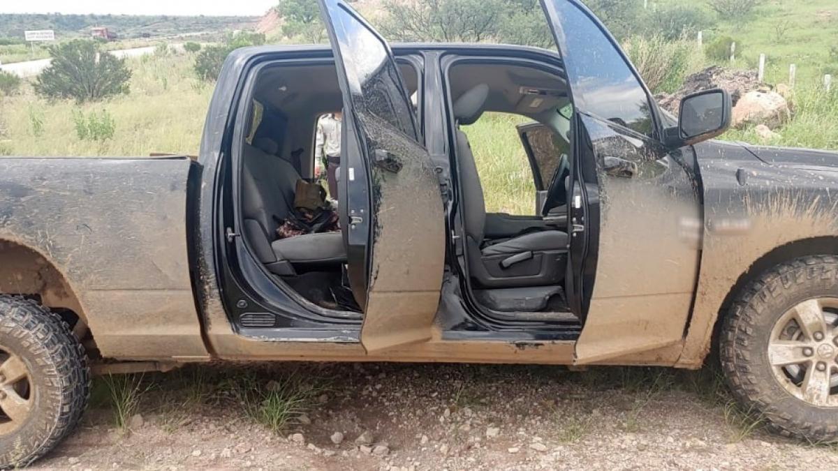 Guardia Nacional y Sedena aseguran auto con armas y droga en Sonora