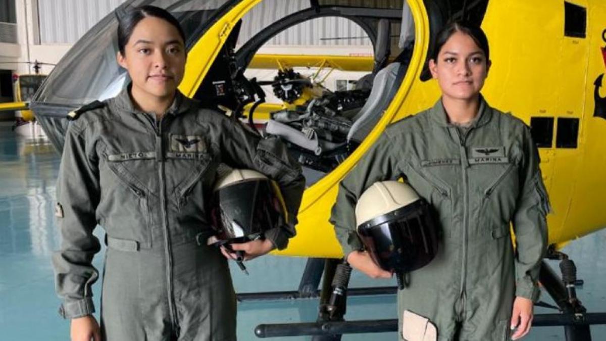 Egresan las dos primeras mujeres pilotos navales de la Armada de México