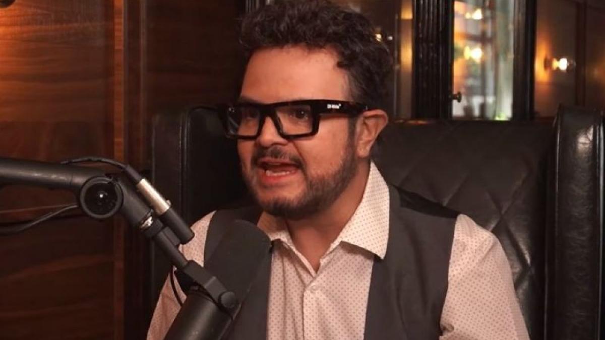 Aleks Syntek dice que no le gustan las mujeres "operadas" y lo critican: "Él trae pelo falso" (VIDEO)