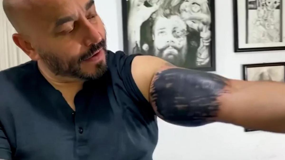 Lupillo Rivera quiere modificar el tatuaje que se tapó de Belinda; así le quedaría (VIDEO)