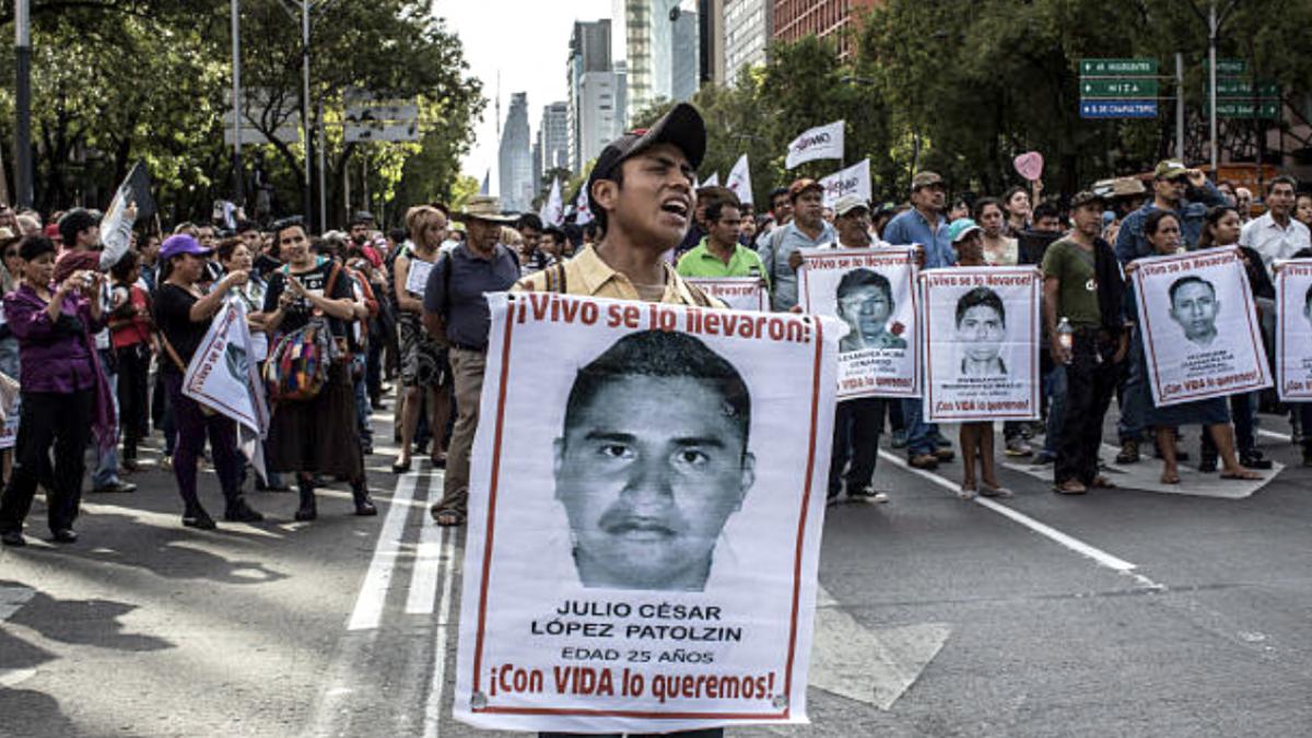 Un militar, entre los 43 normalistas de Guerrero